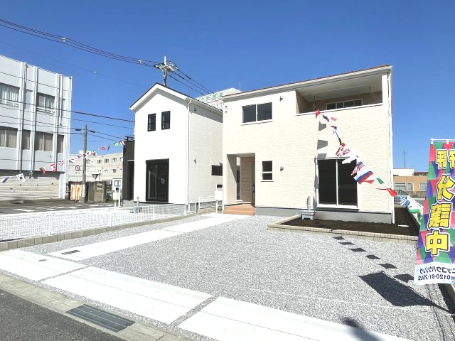藤岡市藤岡第11（全2棟）1号棟の前面道路含む現地写真