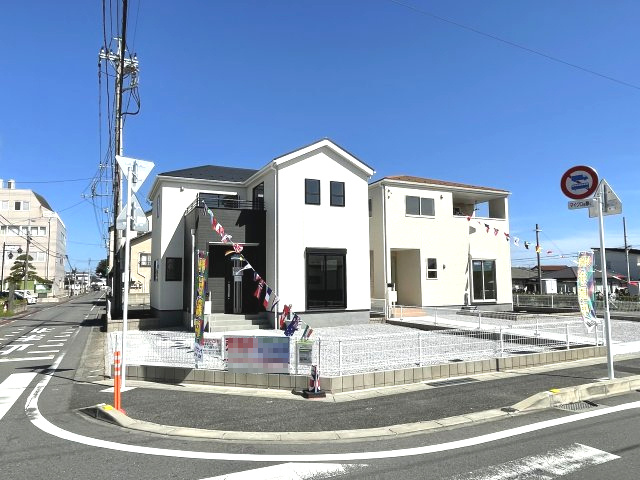 藤岡市藤岡第11（全2棟）1号棟の前面道路含む現地写真|前面道路含む現地写真です