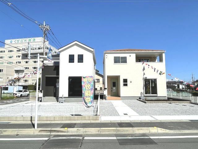 藤岡市藤岡第11（全2棟）1号棟の前面道路含む現地写真|前面道路含む現地写真です