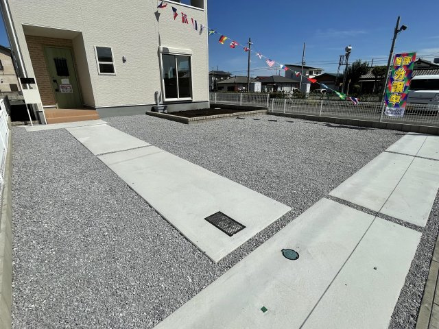 藤岡市藤岡第11（全2棟）2号棟の駐車場|カースペースがあります