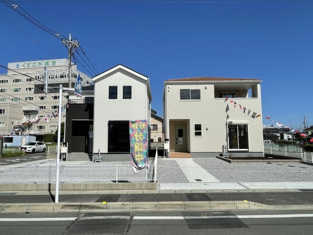 藤岡市藤岡第11（全2棟）2号棟の前面道路含む現地写真|前面道路含む現地写真です
