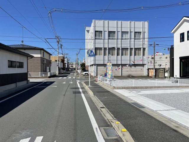 藤岡市藤岡第11（全2棟）2号棟の前面道路含む現地写真|前面道路含む現地写真です