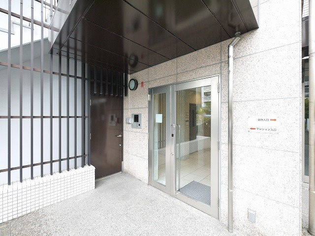 アネックスミタカ学園前のエントランス|落ち着いたエントランスです
