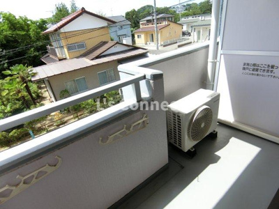 【バルコニー】 | メゾン・ド・サクレ | ３階のお部屋で洗濯物もたくさん干せます。