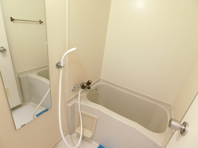 【浴室】 | メゾン・ド・サクレ | 給湯式のお風呂。