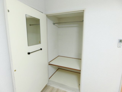 【収納】 | メゾン・ド・サクレ | 奥行きのある収納でお荷物もすっきりしまえます。