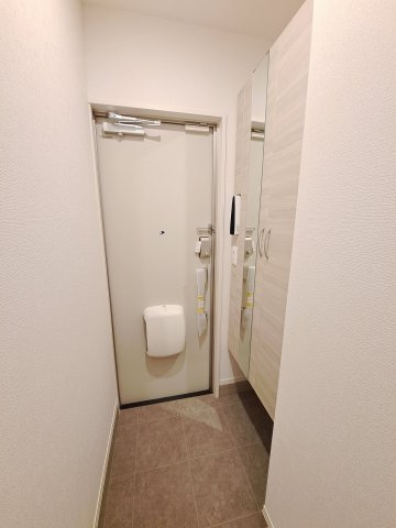 シュロス鳴尾の玄関