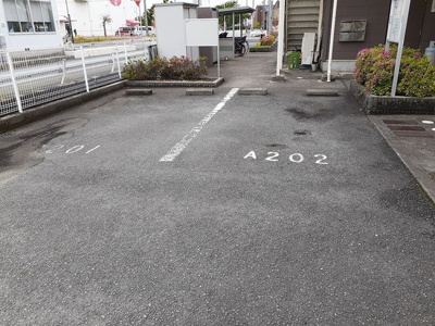 【駐車場】 | エステート垣内 | 車をお持ちの方に嬉しい駐車場付きの物件です