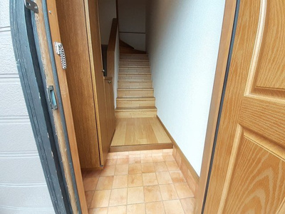 【玄関】 | エステート垣内 | 収納もある玄関です