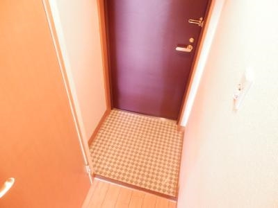 ビレイユ真英河原町の玄関