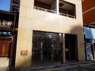 ビレイユ真英河原町のエントランス