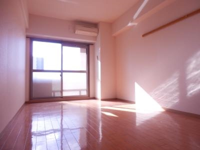 ビレイユ真英河原町の居間・リビング