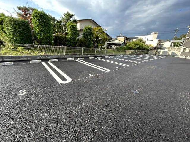 Ｄ－ＲＯＯＭ新庄町の駐車場