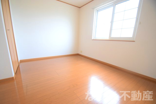 【寝室】 | 広くて明るい寝室
