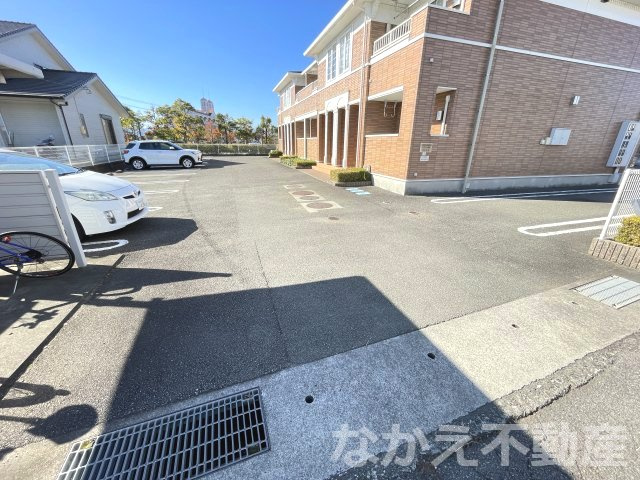 【駐車場】 | 駐車場があるので、車を買う予定の方も安心です