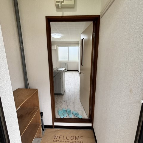 ハイツメモリーＢの玄関
