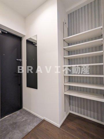 M.hills本町東 BRAVI不動産の玄関