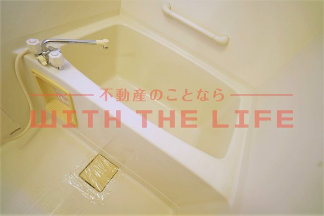 カーサ藤光【10,000円キャッシュバック対象物件】の浴室|コンパクトで使いやすいお風呂です