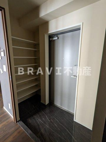 BRAVE常盤町Ⅱ　BRAVI不動産の玄関