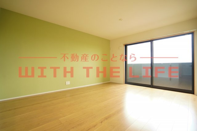 IRIE SUN NAGATOISHI(アイリーサンナガトイシ）【キャッシュバック対象物件】の居間・リビング|居間です