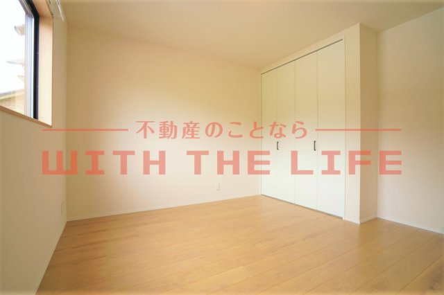 IRIE SUN NAGATOISHI(アイリーサンナガトイシ）【キャッシュバック対象物件】の洋室|落ち着いた色調の洋室です