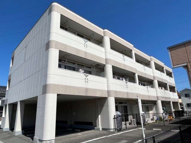メゾンエクセルの駐車場