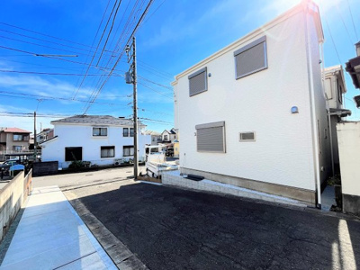 【前面道路含む現地写真】 | ◆◇瀬谷区相沢2丁目　新築戸建て◇◆ | ◆住宅ローンのご相談や周辺環境のご案内も含め、ローンに詳しい、地元に詳しいスタッフがお出迎えさせていただきます。お気軽にご相談ください。