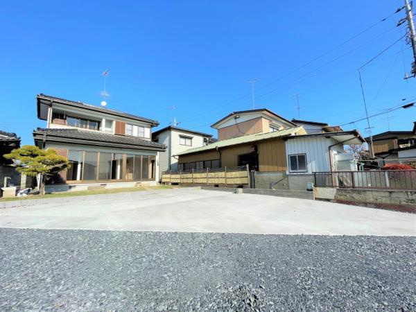 筑西市乙戸建ての外観|前面道路含む現地写真です