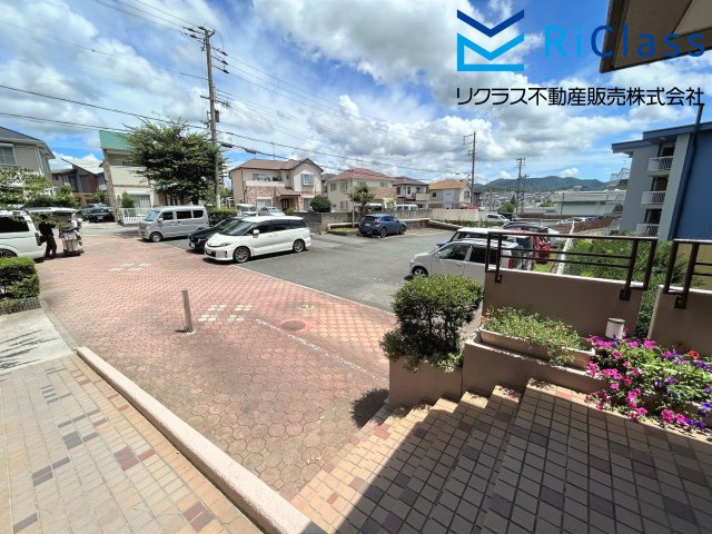コープ野村鈴蘭台の駐車場