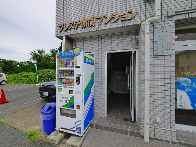 プレステ赤膚マンションのエントランス