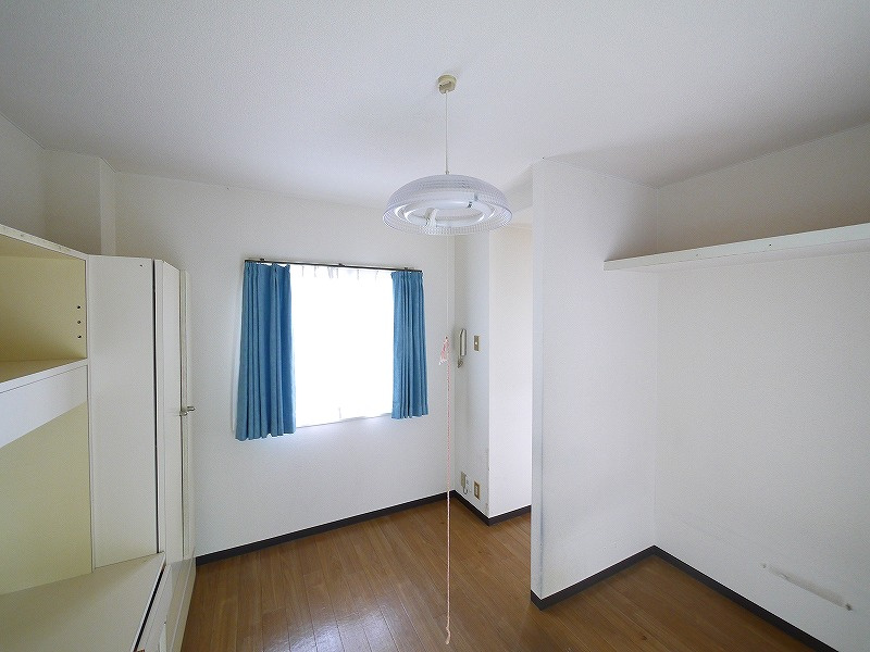 プレステ赤膚マンションの洋室