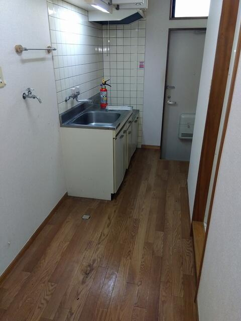 廊下からキッチン