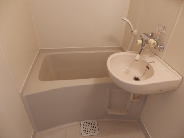 ロイヤルコーポ蜂屋の浴室