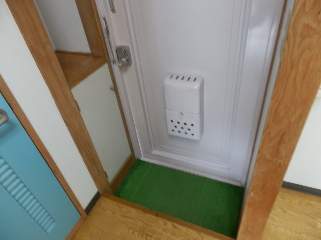 ロイヤルコーポ蜂屋の玄関