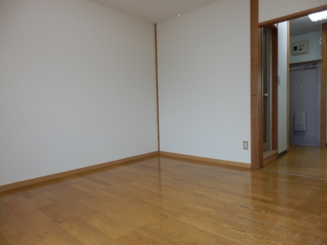 ロイヤルコーポ蜂屋の洋室