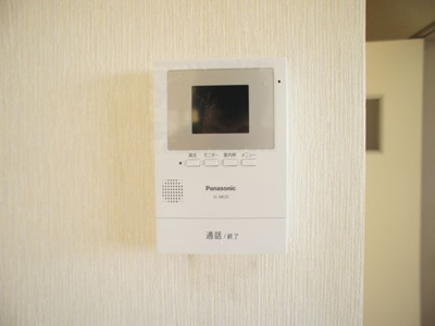 【セキュリティ】 | アップルガーデンB | 訪問者の確認ができるTVドアホン付きです♪