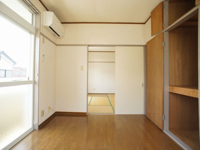 【居間・リビング】 | アップルガーデンB | 快適に過ごせるエアコンが付いています♪