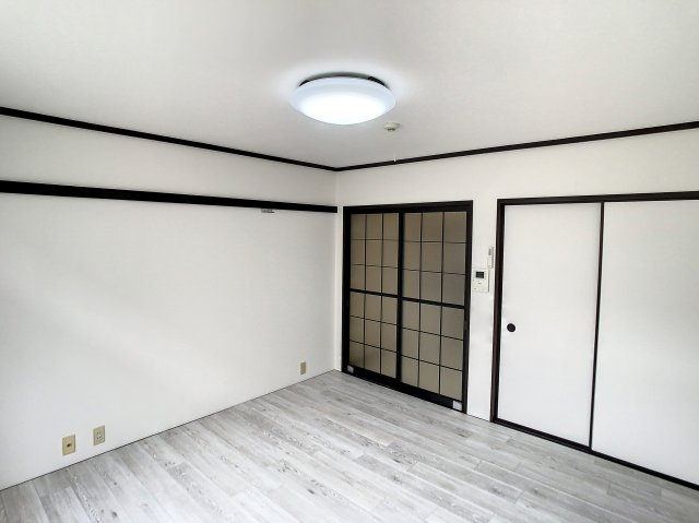 ラプラスジュネスの洋室