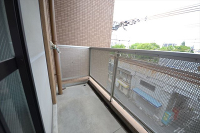 【バルコニー】 | グリーンヒルズⅤ番館 | 外からの目が気にならないバルコニーで洗濯物が干せます