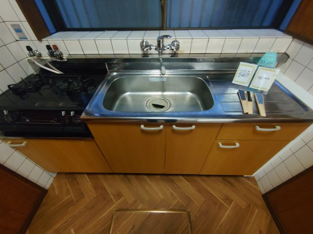 出口二丁目戸建　賃貸のキッチン|コンパクトなキッチンで掃除もラクラク