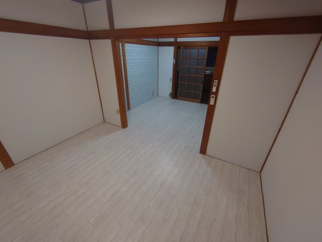 出口二丁目戸建　賃貸の居間・リビング|ゆったり過ごせる居間です