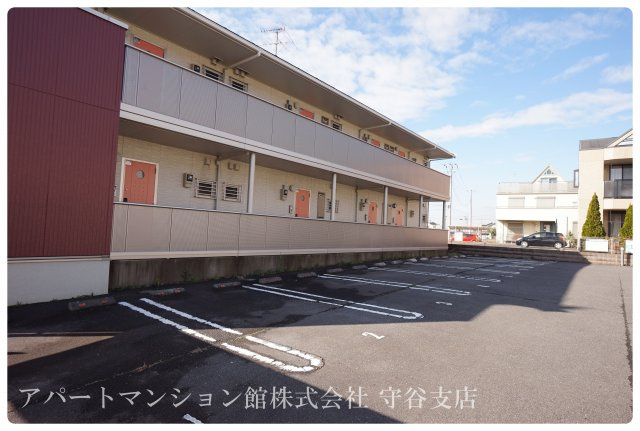レセンテ紫峰ヶ丘Ａの駐車場
