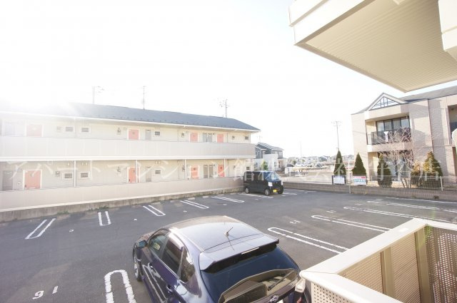 レセンテ紫峰ヶ丘Ｂの駐車場