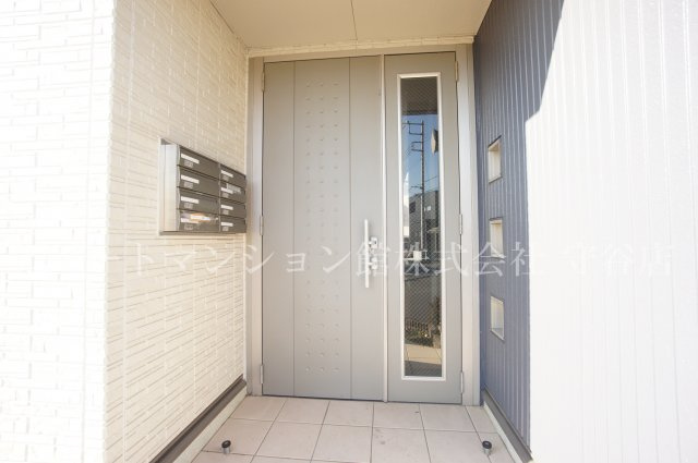 レセンテ紫峰ヶ丘Ｂのエントランス