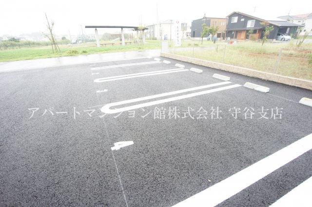 フォンターナの駐車場