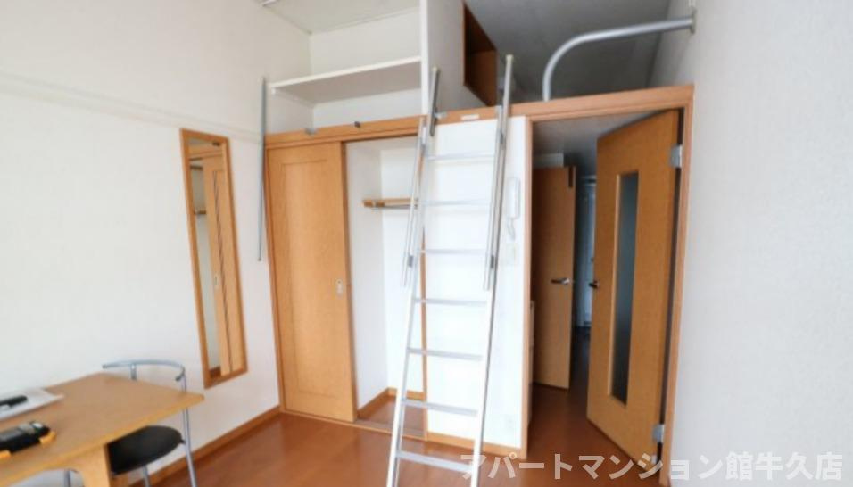 レオパレスカネエーズ吾妻の居間・リビング