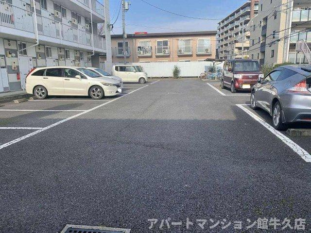 レオパレスカネエーズ吾妻の駐車場