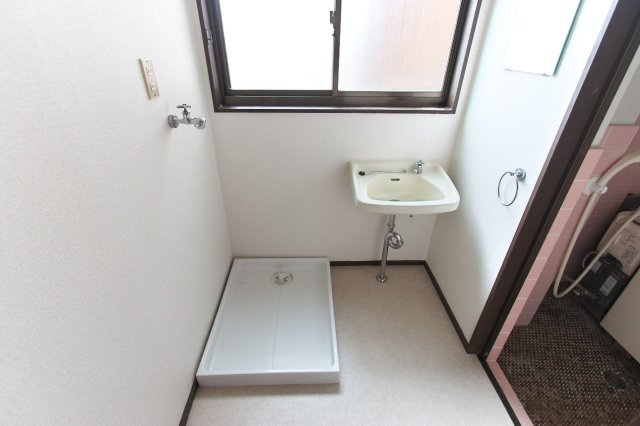 呉市広杭本町1棟売マンションの洗面所