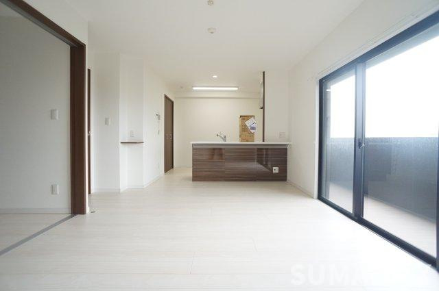 菊池郡菊陽町大字津久礼の賃貸マンションの居間・リビング