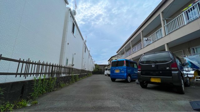 コーポスギヤマの駐車場